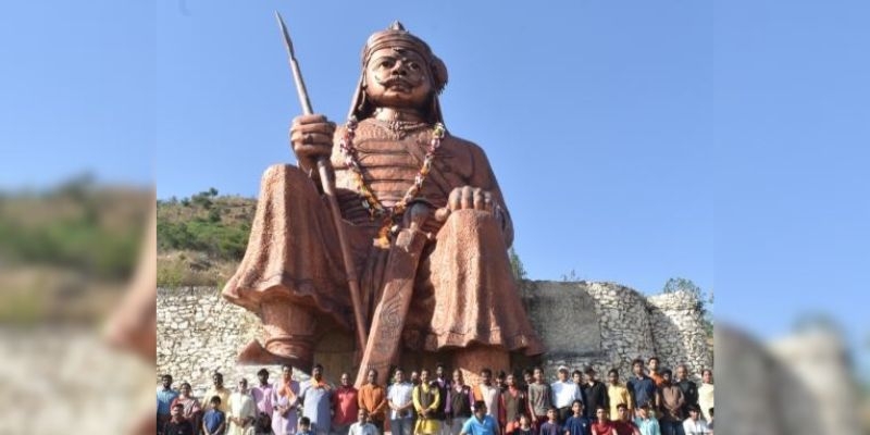 Pratahkal - Udaipur - 151 kg wreath mounted on Pratap statue